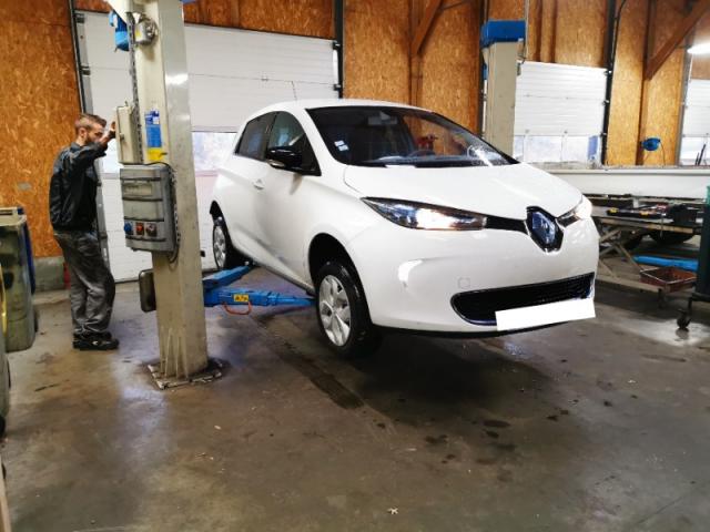 Réparation ou entretien de sa voiture électrique dans un garage sur Ligné 